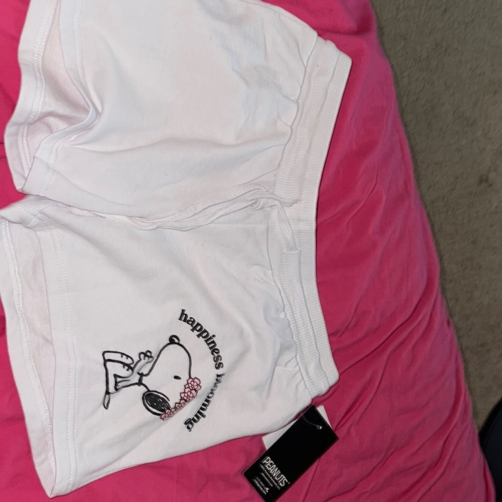 White snoopy happiness is blooming shorts